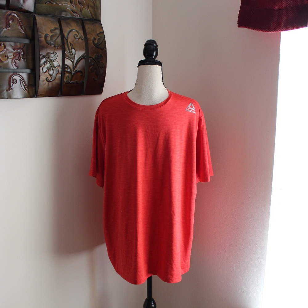 🌻 Reebox, red short sleeve speeeekwick  shirt